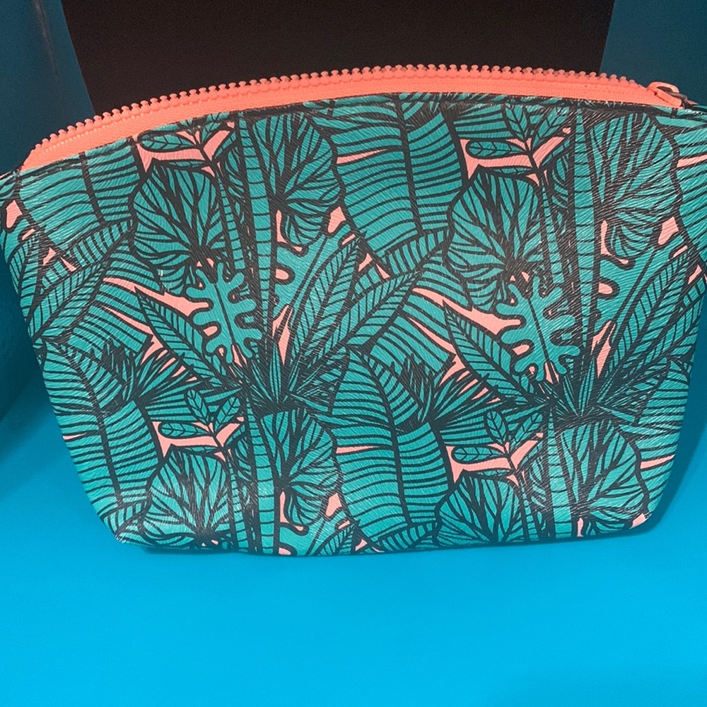 IPSY Bag-FREE Make-Up Sample Inside